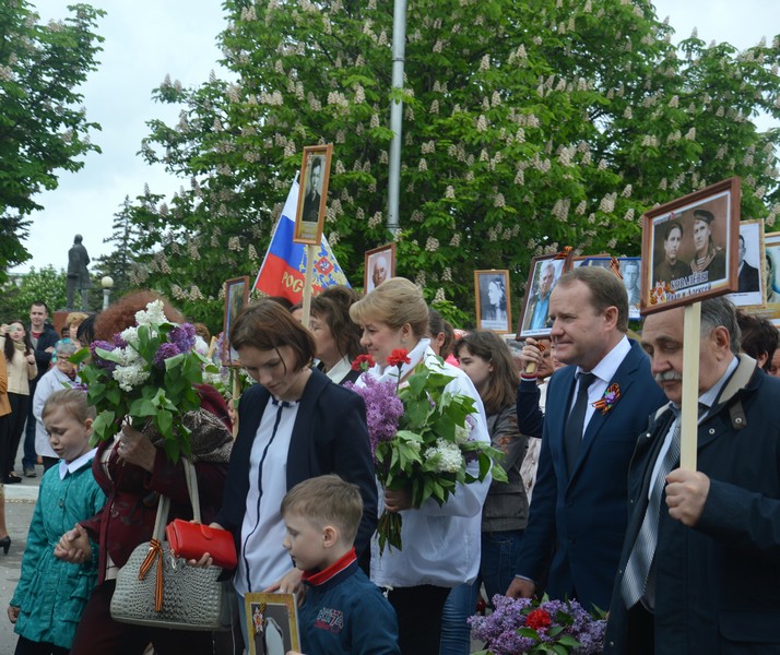 Новости белой калитвы сегодня последние. Бессмертный полк белая Калитва 2021. Бессмертный полк белая Калитва 2019. Митинг 9 мая белая Калитва. Бессмертный полк в белой Калитве 2022.