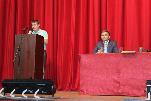 В ДК рп.Шолоховский проведена встреча первого заместителя Главы Администрации района Дмитрия Устименко с жителями Шолоховского городского поселения