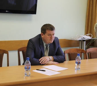 «До 1 ноября закончить работу по утверждению Реестров муниципальных услуг и внесению изменений в административные регламенты» - поручил Дмитрий Устименко главам поселений на заседании комиссии