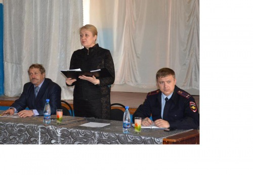 Глава района Ольга Мельникова и члены информационной группы ответили на вопросы жителей хутора Богатов Краснодонецкого поселения