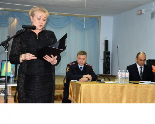 Глава района Ольга Мельникова  и члены информационной группы ответили на вопросы белокалитвинцев 