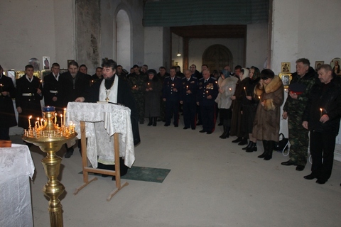 Глава района Ольга Мельникова приняла участие в панихиде в память казаков – жертв репрессий, которая состоялась в  Свято-Троицком  храме х.Дядин