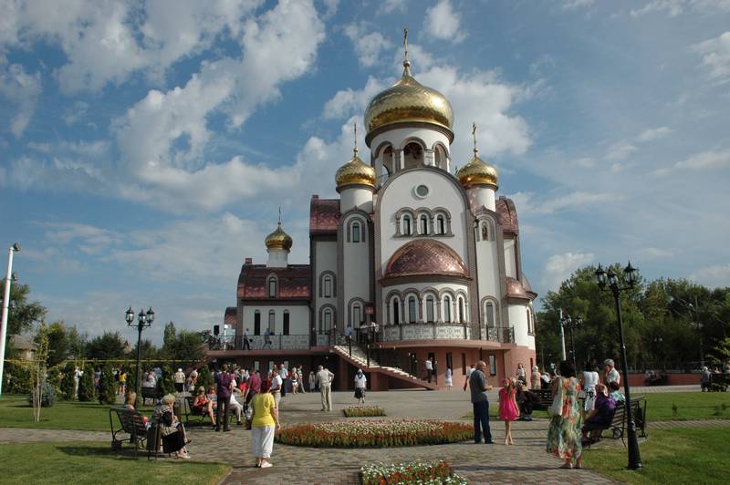 Поселок шолоховский. Храм в посёлке Шолоховском. Храм в п. Шолоховском белокалитвинский район. Поселок Шолоховский белокалитвинский район. Храм в Шолоховке Ростовская область.