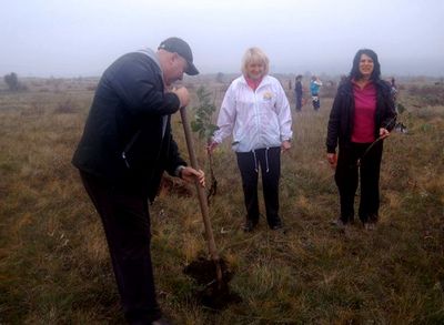 Сажаем деревья во имя ЖИЗНИ и ВЕЧНОСТИ тех, кто нам эту жизнь и вечность подарил» - под таким девизом прошла высадка деревьев в Белокалитвинском районе