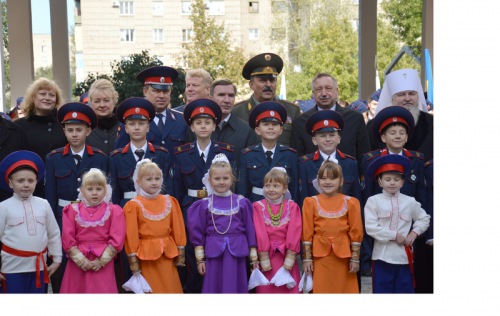 Белокалитвинскому Матвея Платова казачьему кадетскому корпусу вручено Переходящее знамя Президента Российской Федерации