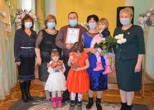 Награждение многодетной семьи Теренченко почетным диплом Губернатора Ростовской области «За заслуги в воспитании детей»