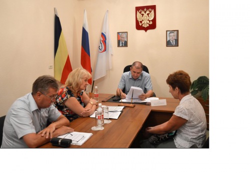 Министр сельского хозяйства и продовольствия Ростовской области Константин Рачаловский и Глава района Ольга Мельникова посетили сельскохозяйственные предприятия Белокалитвинского района