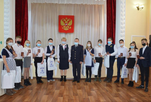 Юным белокалитвинцам вручены паспорта гражданина Российской Федерации