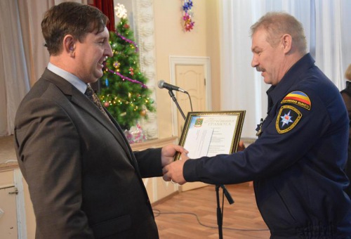 Спасатели Белокалитвинского района отмечены Почетными грамотами Главы района
