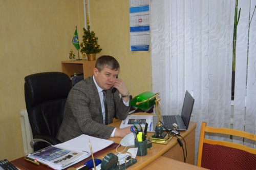 Заместители главы Администрации района и главы администраций поселений ответили на вопросы жителей во время прямой телефонной линии