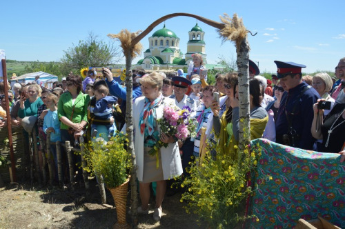 В хуторе Дядин состоялся XIV фестиваль традиционного быта и народного творчества «Троицкие гуляния»