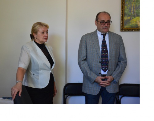 Депутат Законодательного Собрания Ростовской области V созыва Александр Михалев и Глава района Ольга Мельникова обсудили вопросы деятельности детской городской поликлиники 