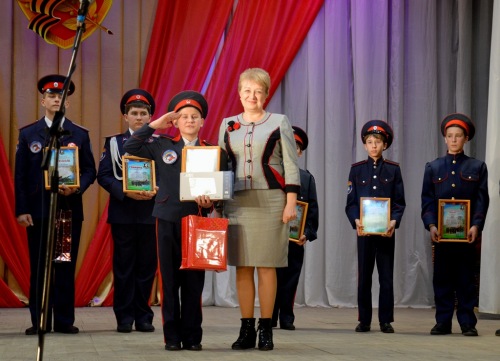  «Именно такие казаки нужны нашей стране - достойные, умеющие любить свой край и уважать историю своего государства», - отметила Глава района Ольга Мельникова на районном конкурсе «Юный атаман»