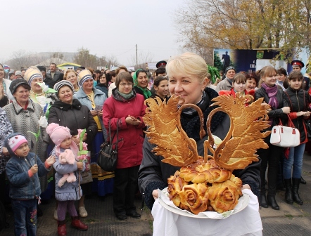 «Единство разных возрастов и национальностей, убеждений и вероисповеданий» -  под таким лозунгом 4 ноября прошли праздничные мероприятия в нашем районе