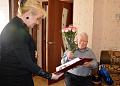 Почетный гражданин г. Белая Калитва и Белокалитвинского района Андрей Устинович Кушнарев  принимал поздравления с юбилеем от Главы района Ольги Мельниковой 