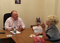 Депутат Законодательного Собрания области Андрей Харченко и первый заместитель главы Администрации района Дмитрий Устименко проверили  качество работ по благоустройству скверов в городе Белая Калитва