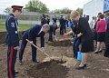 В ходе рабочей поездки в Белокалитвинский район Губернатор области принял участие в торжественной закладке  сквера «70 лет Победы»